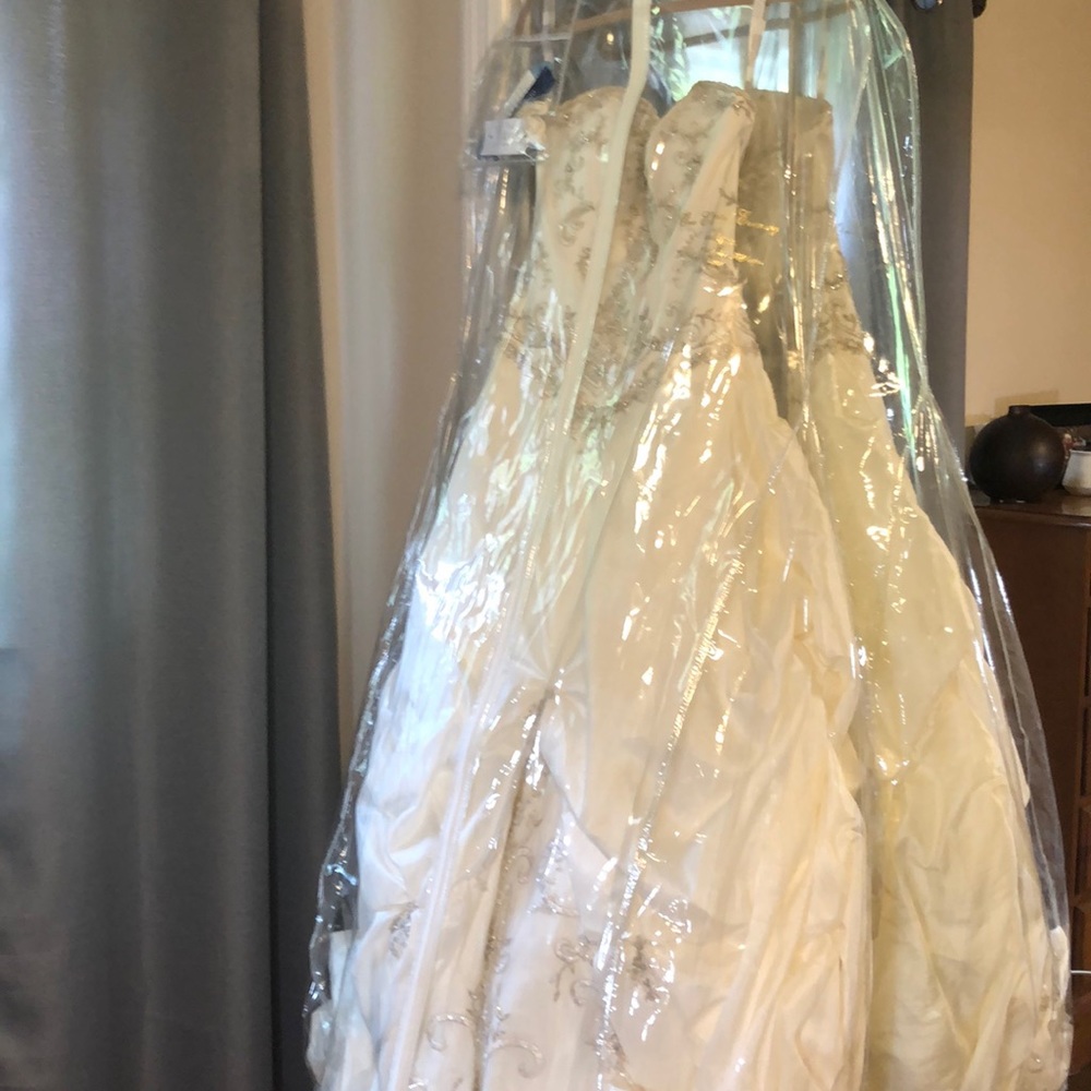 Alfred Angelo sweetheart bridal gown - Picture 11 of 11